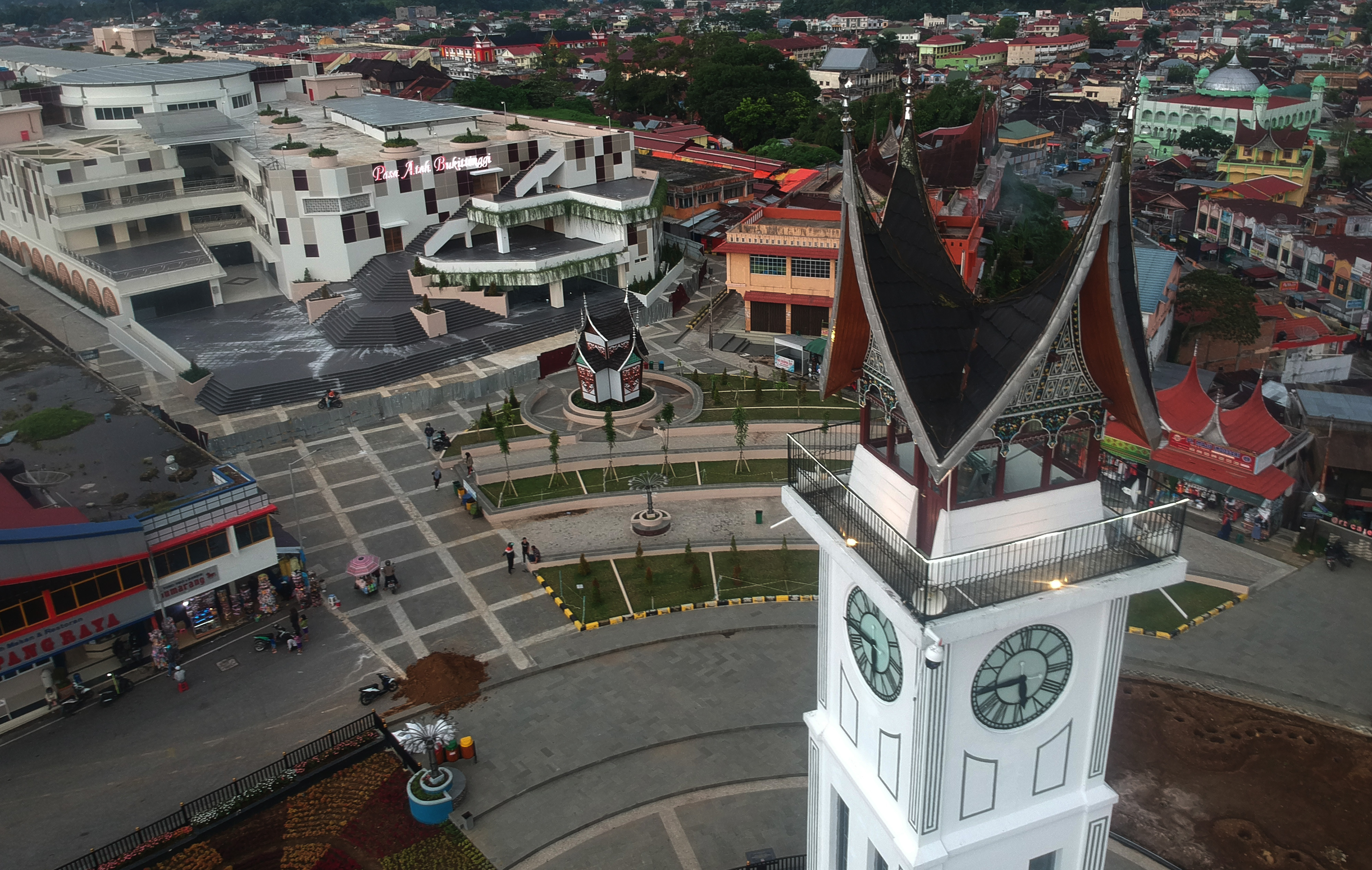 Kawasan Jam Gadang di Kota Bukittinggi, Sumatera Barat. Bukittinggi merupakan salah satu wilayah zona merah Covid-19 di Sumatera Barat.