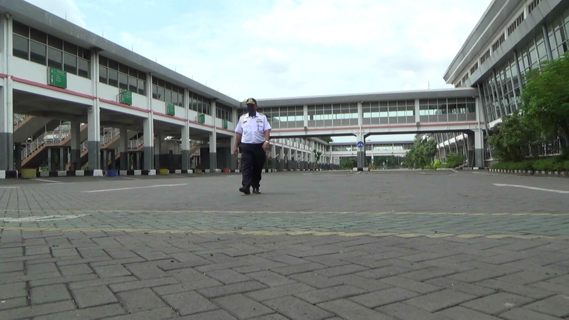 Operasional bus AKDP dan AKAP di Terminal Purabaya Kabupaten Sidoarjo disetop sementera hingga 11 Mei 2020.