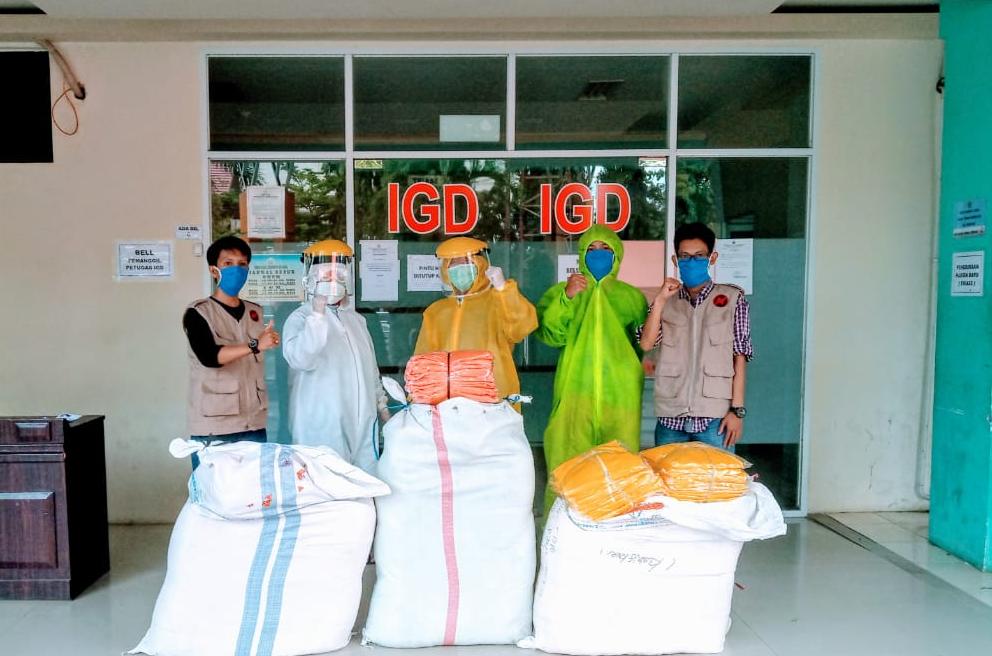 Tim None Pedul siap mendistribuskan bantuan untuk tenaga medis yang menangani pasien Covid-19 di Sulsel.