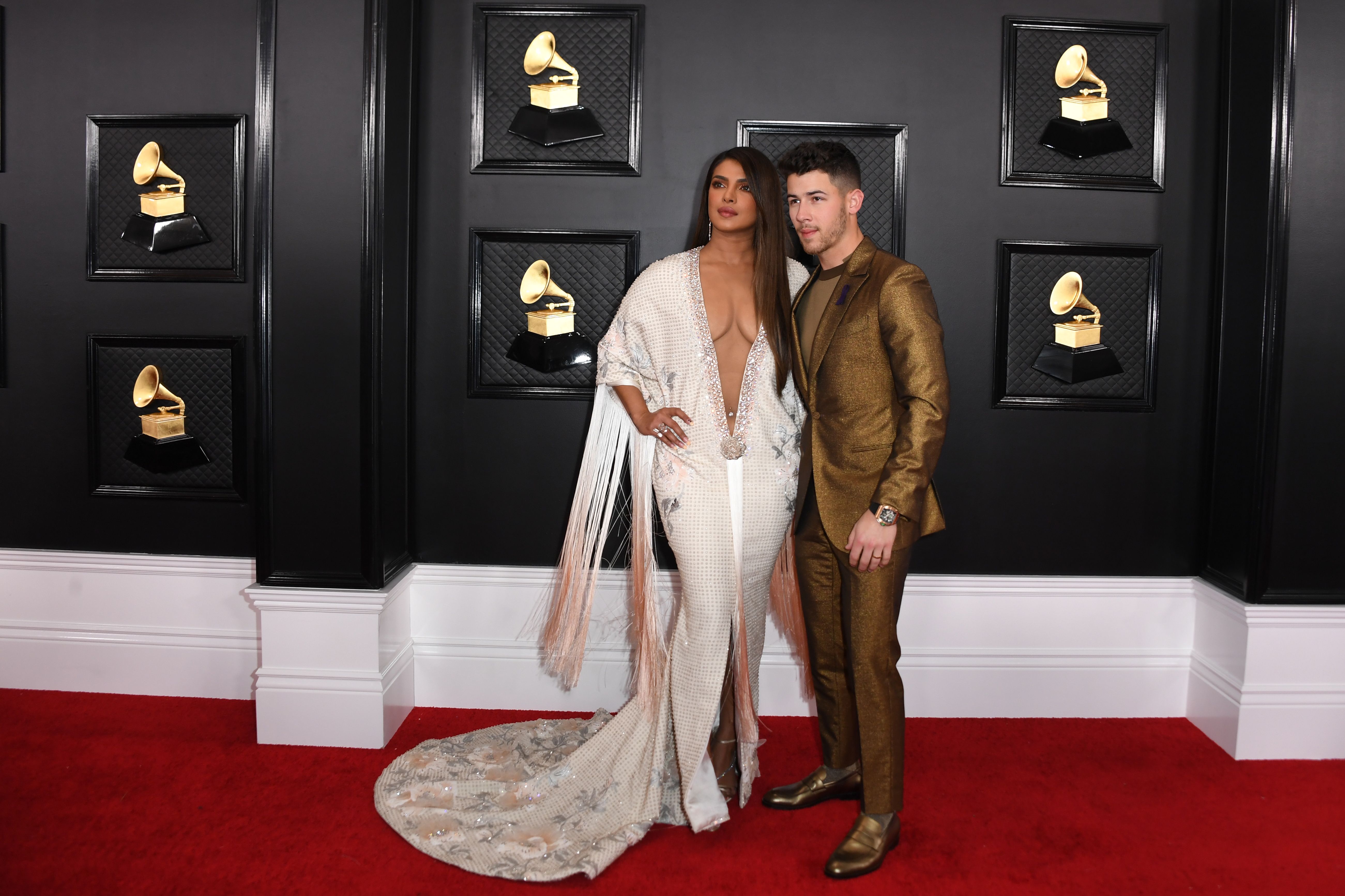 Aktris Bollywood Priyanka Chopra (kiri) bersama suaminya Nick Jonas
