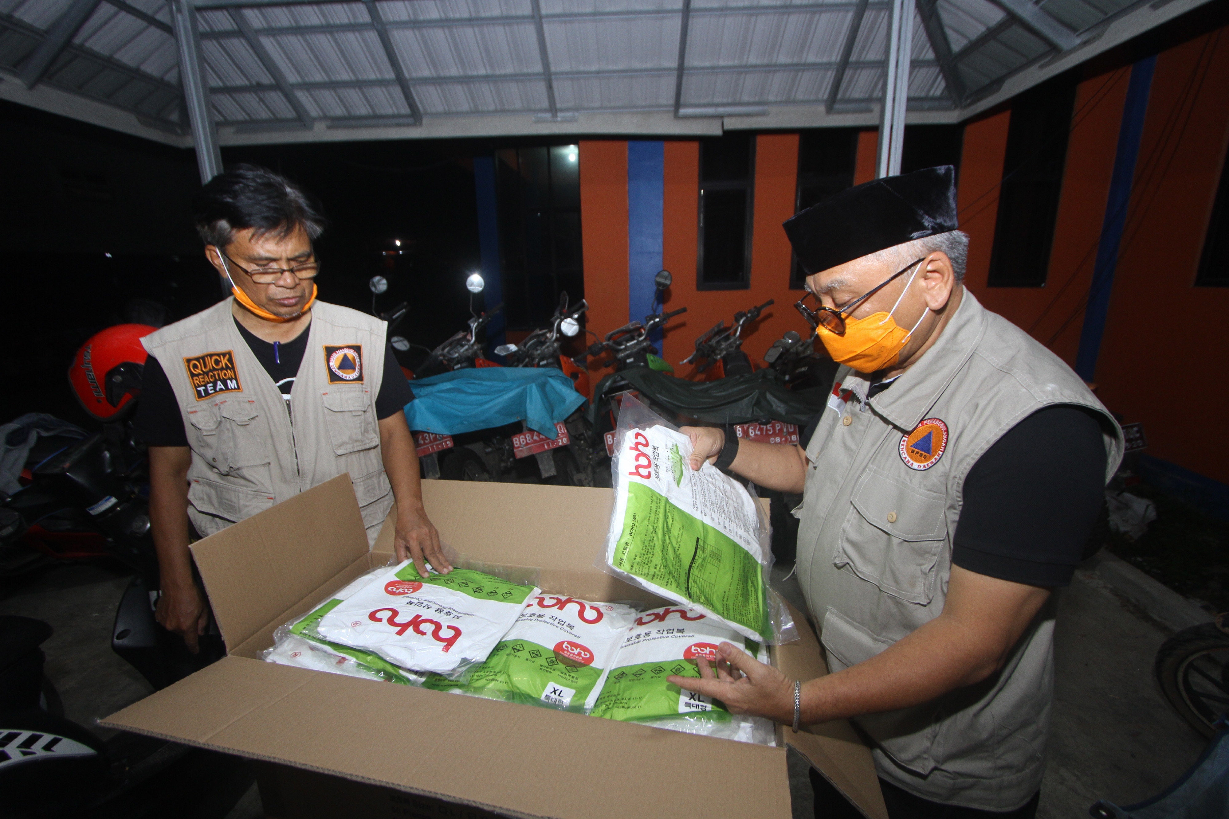 Ketua Gugus Tugas Pencegahan Pengendalian dan Penanganan virus Covid-19 Provinsi Kalsel Abdul Harris Makie (kanan) 