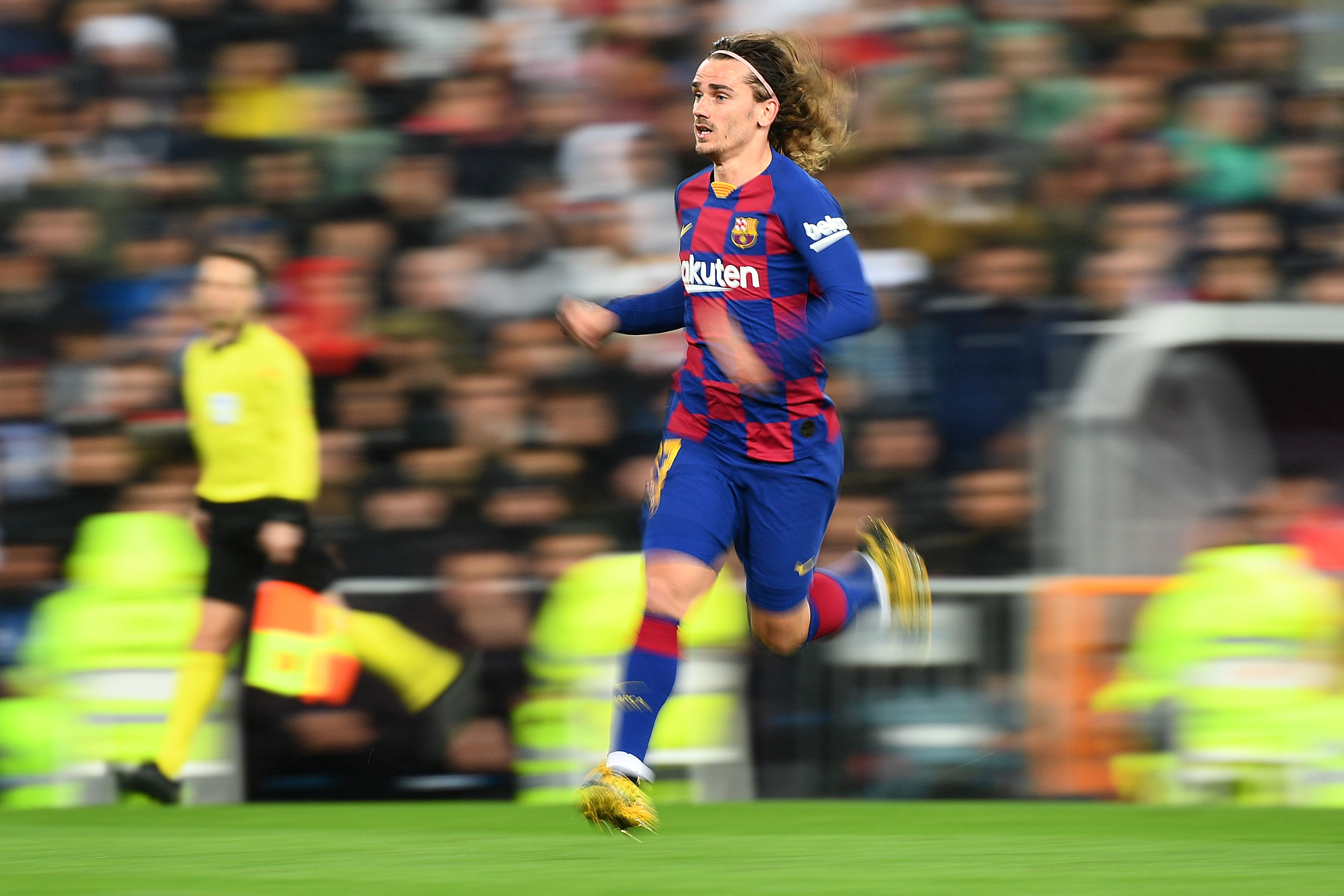 Antoine Griezmann (pemain Barcelona) saat klubnya bertanding lawan Real Madrid di stadion Santiago Bernabeu pada 1 Maret 2020