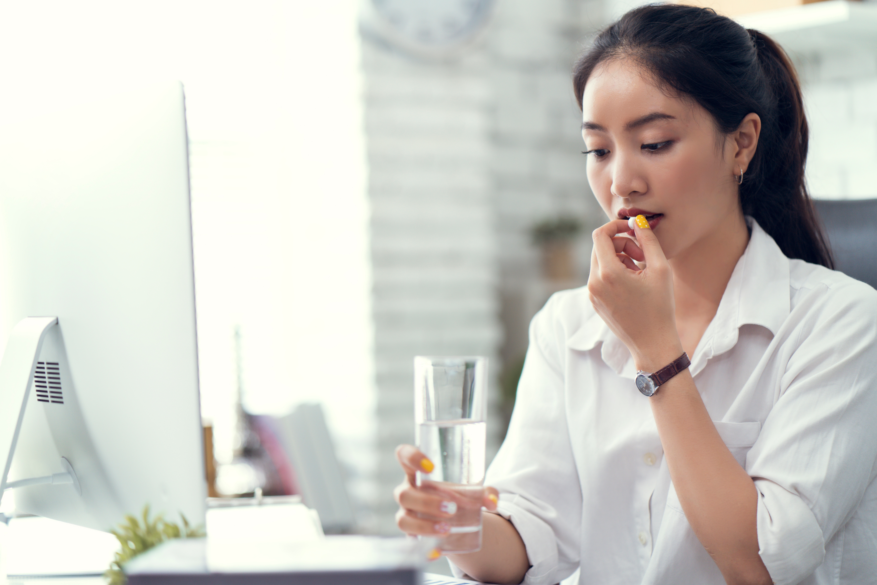 Permintaan suplemen dan multivitamin pun naik hingga 10 kali lipat sejak wabah korona meluas. 