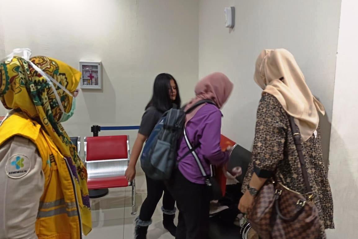 Dua warga Kota Bengkulu, diperiksa di Dinas Kesehatan Provinsi Bengkulu, sebelum pulang ke rumah setelah pulang dari Natuna, Februari lalu.