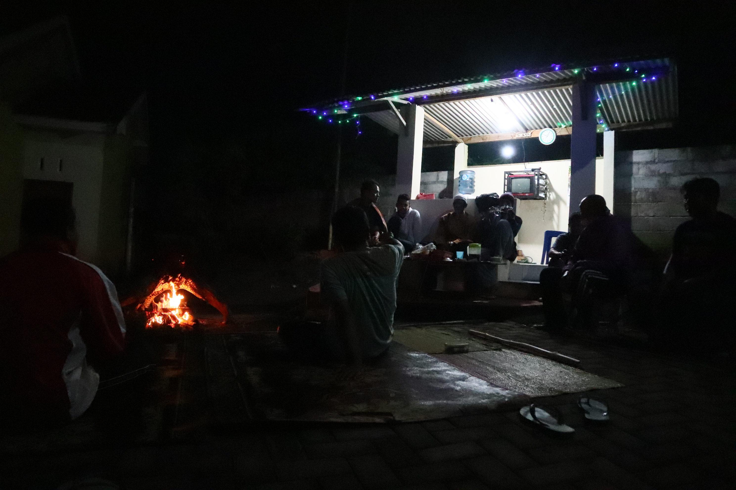 Maraknya aksi pencurian, warga Perum Villa Asri Madureso Temanggung melakukan ronda malam, Selasa (28/4/2020).