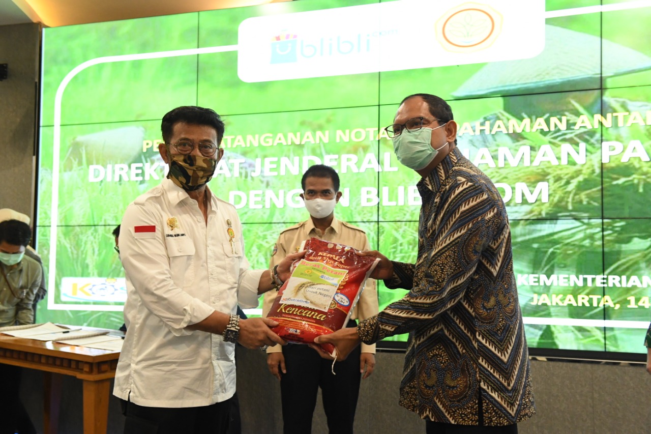 Program Kostraling, Kementan, melakukan penandatangan nota kesepakatan (MoU) dengan Blibli di di Kantor Kementan, Jakarta, Selasa (14/4).