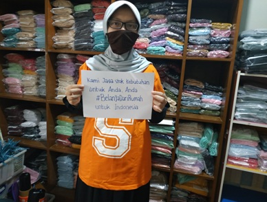 Pemilik toko @hanifiyah, salah satu pejuang #ShopeeDariRumah yang terdampak pelemahan ekonomi  akibat Covid-19