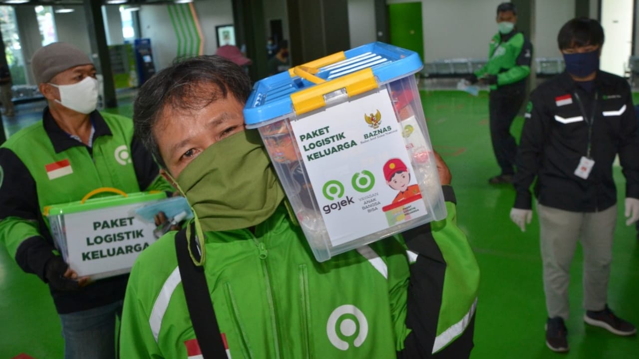 Pelanggan Gojek Donasi 1200 Paket Logistik Keluarga Melalui BAZNAS.