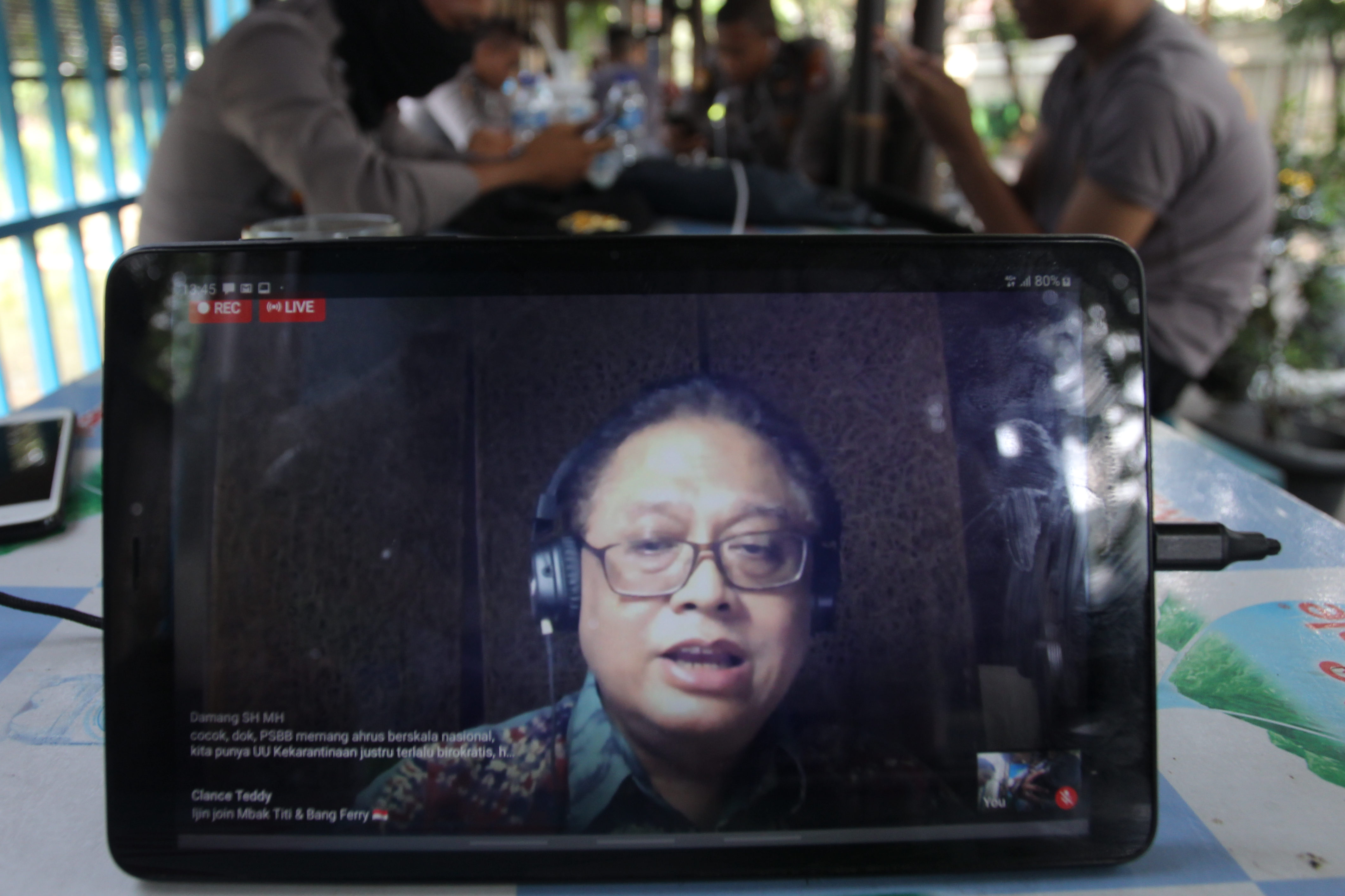  Diskusi daring membahas penundaan Pilkada serentak 2020 di tengah pandemi virus korona.