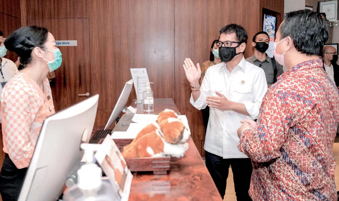 Menteri Pariwisata dan Ekonomi Kreatif Wishnutama Kusubandio meninjau kesiapan Swiss-BelHotel Pondok Indah 