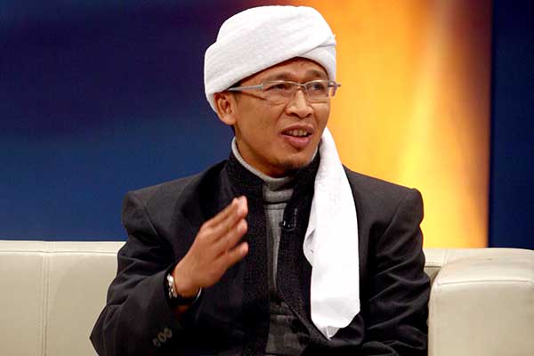 Abdullah Gymnastiar atau lebih sering disapa Aa Gym.