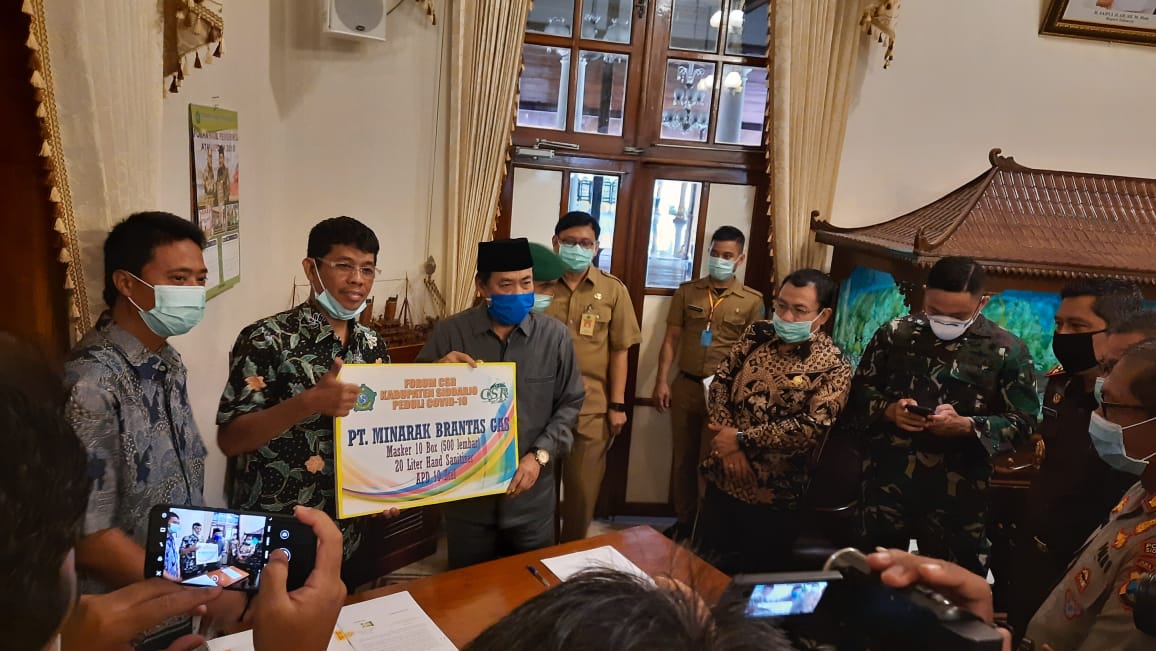 Minarak Brantas Gas memberikan bantuan kepada Pemkab Sidoarjo untuk penanganan covid-19, Rabu (8/4/2020)