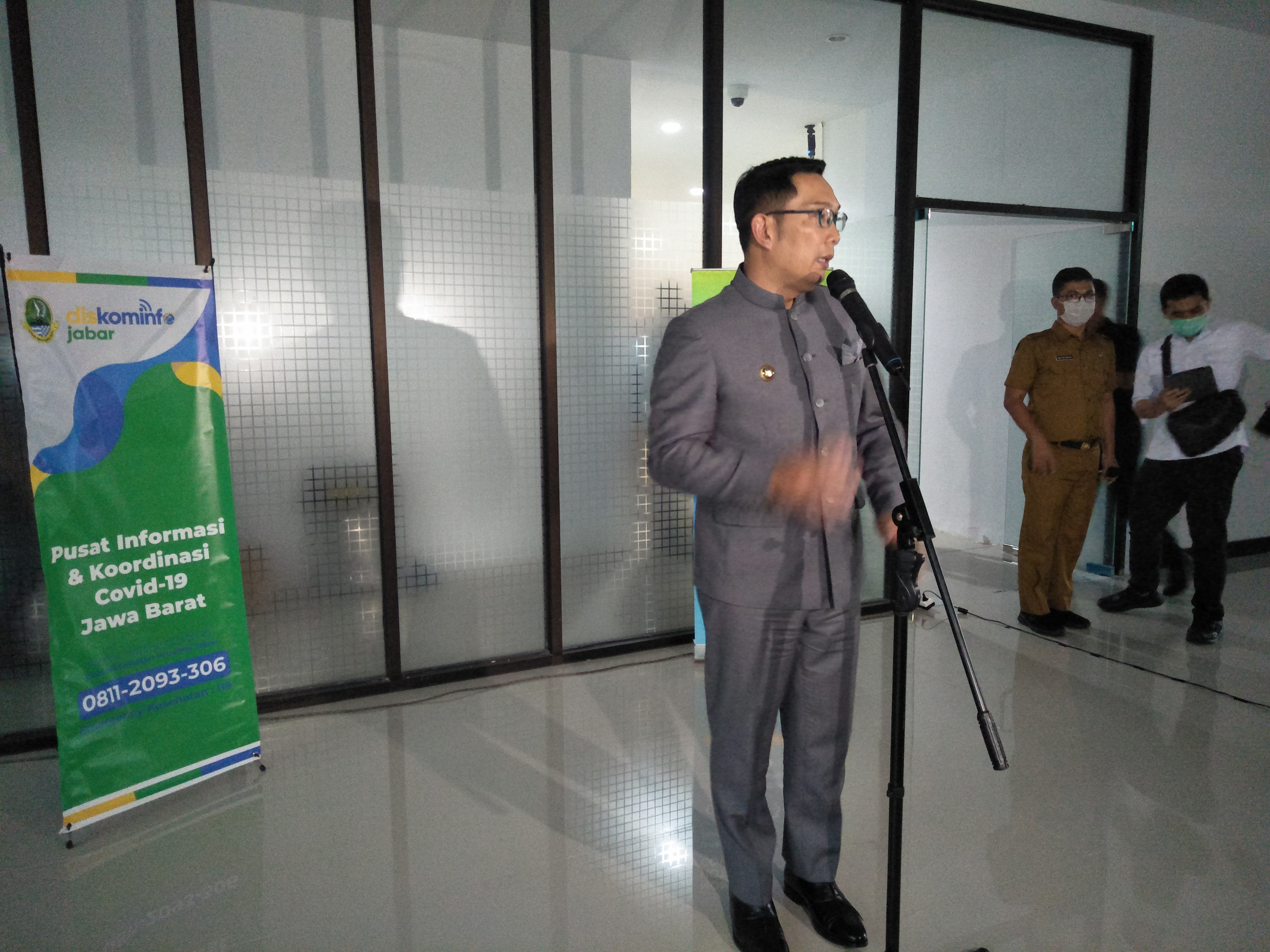 Guberbur Jawa Barat Ridwan Kamil saar memaparkan penanganan korona.