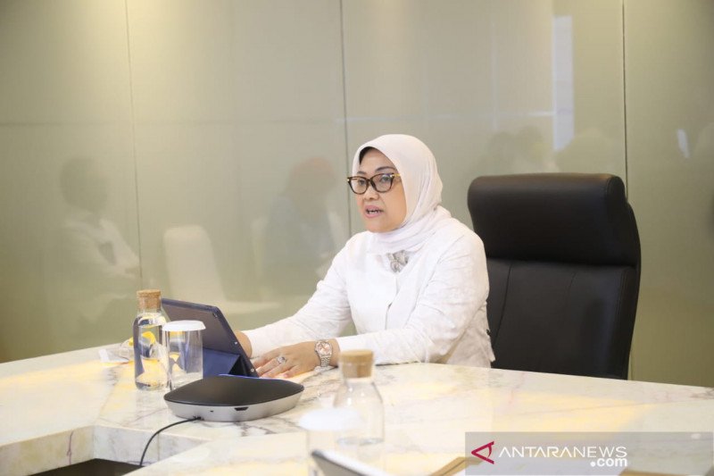Menteri Ketenagakerjaan Ida Fauziyah ketika memimpin rapat di Jakarta, Rabu (1/4).