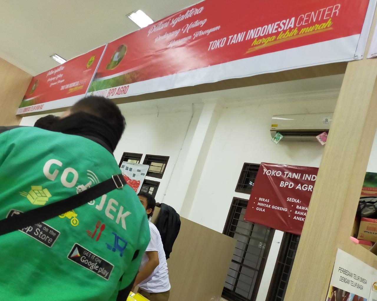 Kementan menjalin kerja sama dengan Gojek dalam transaksi pemesanan bahan pangan di Pasar Mitra Tani/Toko Tani Indonesia Center (TTIC).