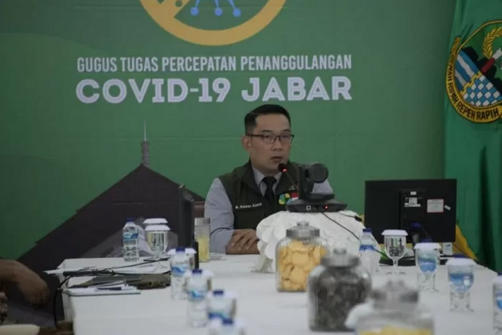 Gubernur Jabar Ridwan Kamil meresmikan salah satu Posko Penanggulangan Pencegahan COVID-19 di Kota Bandung, Selasa (21/4/2020).  