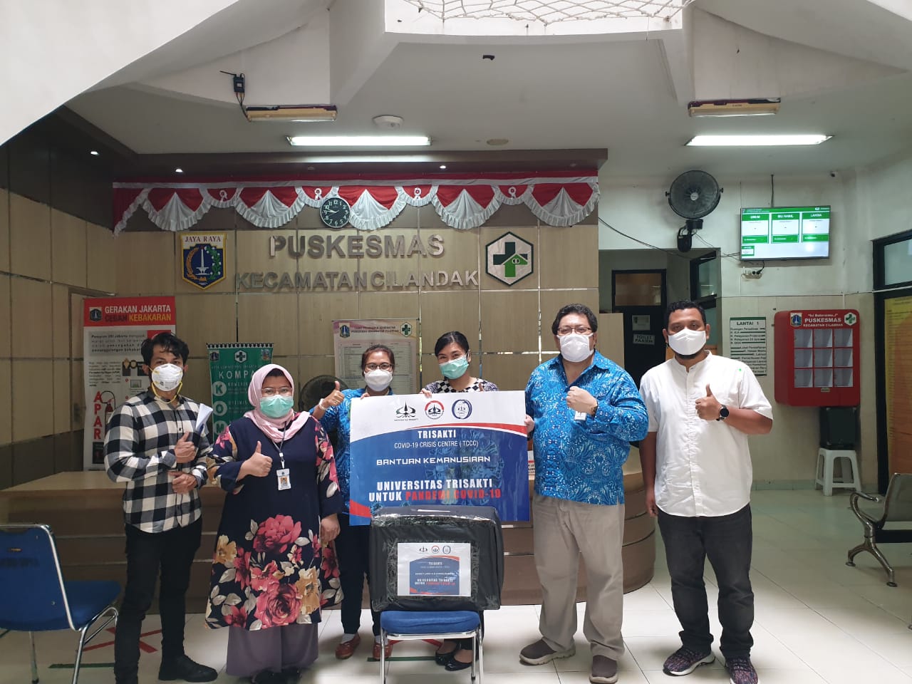 Penyerahan Donasi Trisakti Covid-19 Crisis Centre (TCCC) berupa Alat Pelindung diri (APD) 