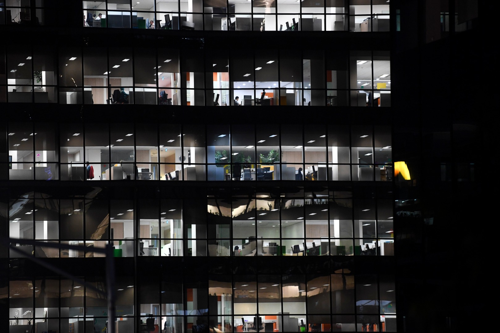 Suasana perkantoran di Kuningan, Jakarta Selatan, saat WFH