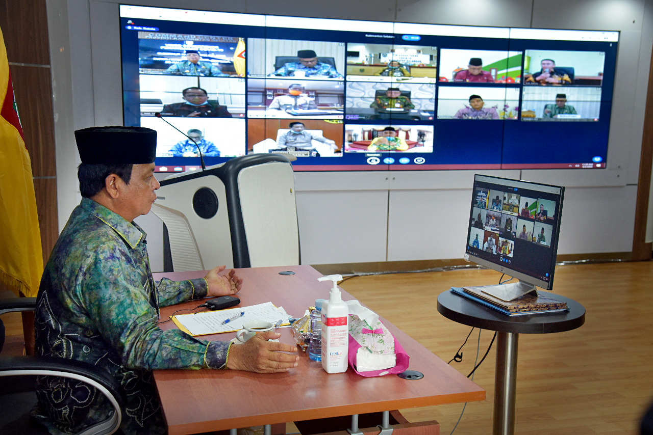  Gubernur Kalsel Sahbirin Noor saat rakor penanganan virus korona dengan bupati/Walikota se Kalsel, Jumat (3/4/2020)