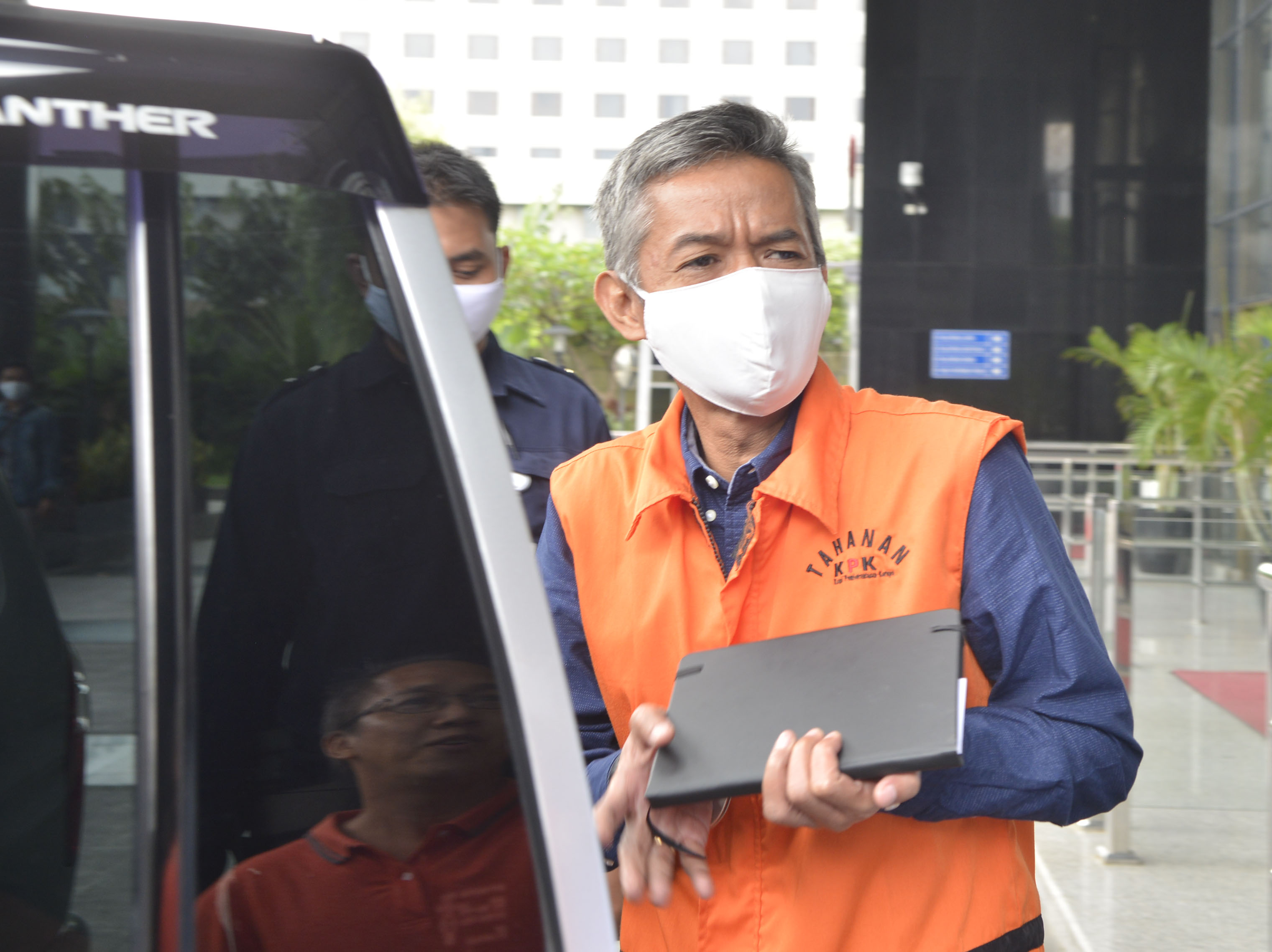 Mantan Komisioner KPU, Wahyu Setiawan usai menjalani pemeriksaan kembali di KPK Jakarta, Rabu (6/5/2020)