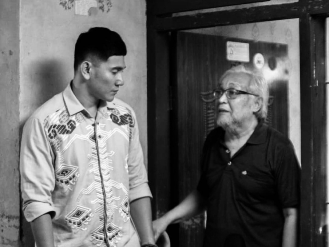 Adegan aktor Vino G Bastian dan Adi Kurdi untuk film Sabar, Ini Ujian.