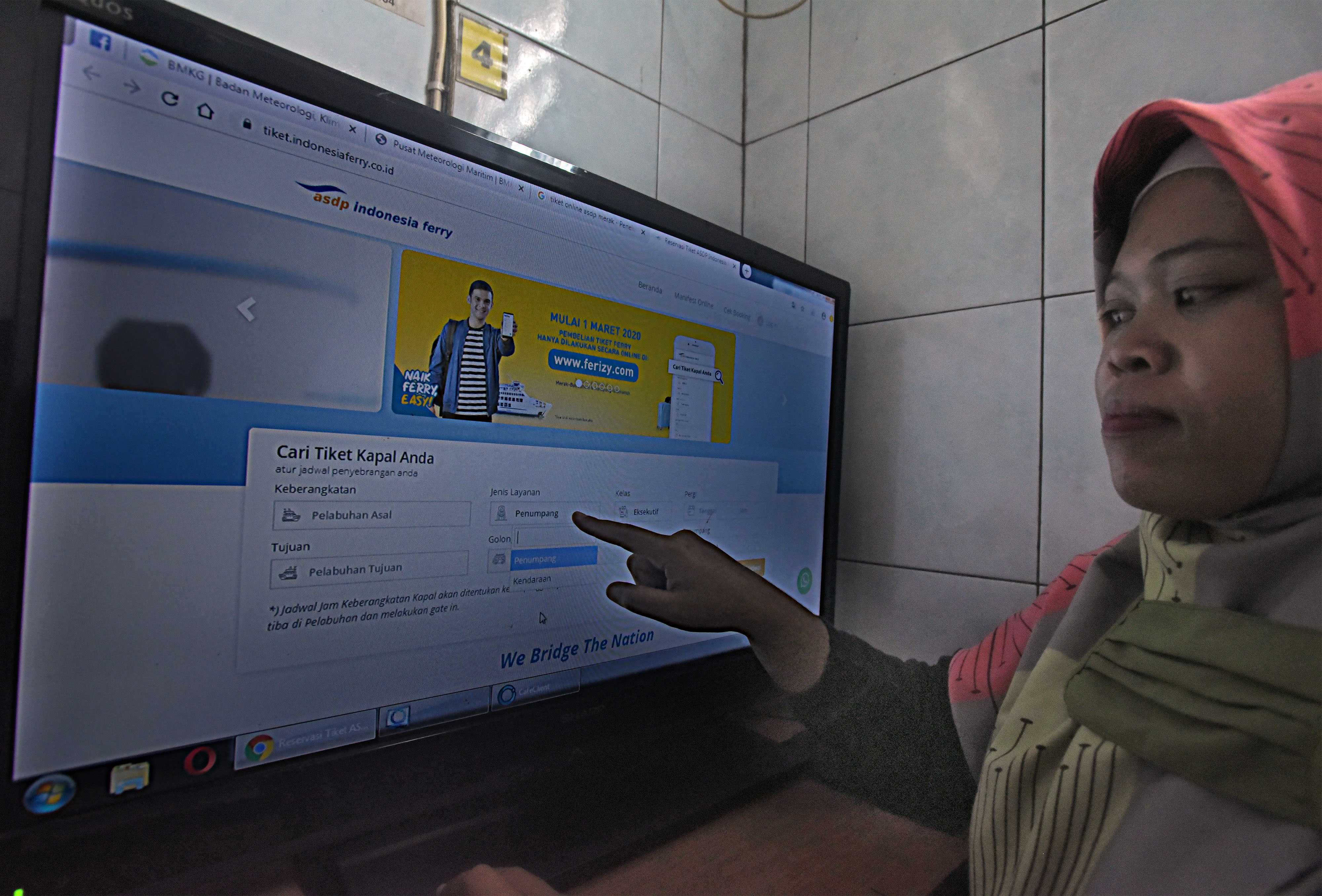 Reservasi tiket penyeberangan secara online. 