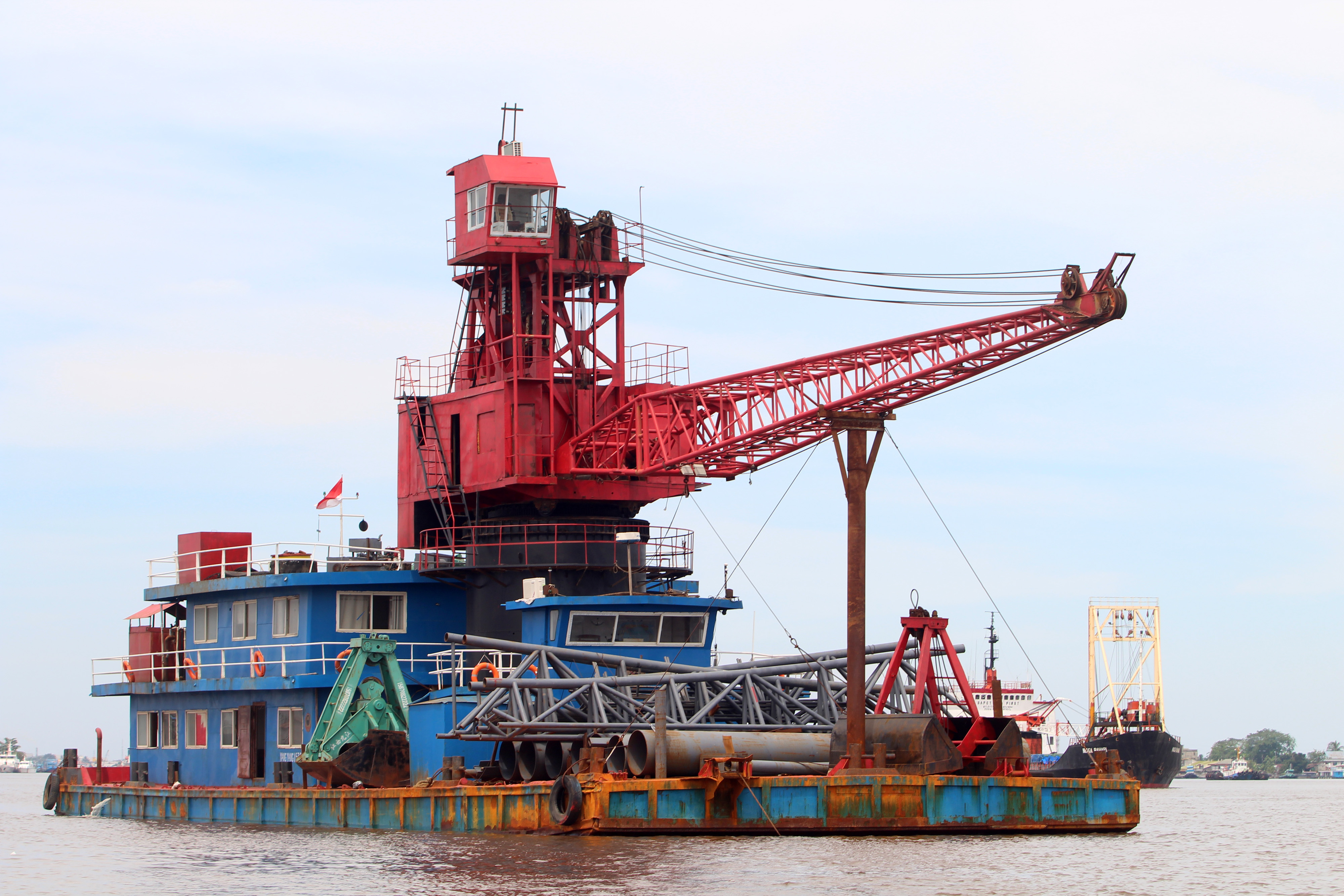 Sebuah kapal asing asal Guangzhou, Tiongkok di Pontianak, (1/2/2020). Banyak ABK Indonesia di kapal asing kerap diperlakukan tak manusiawi.