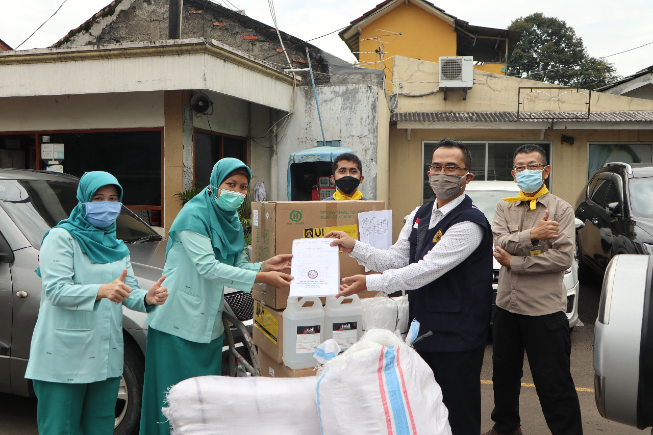 UI Salurkan Bantuan Kesehatan di Depok dan Abepura