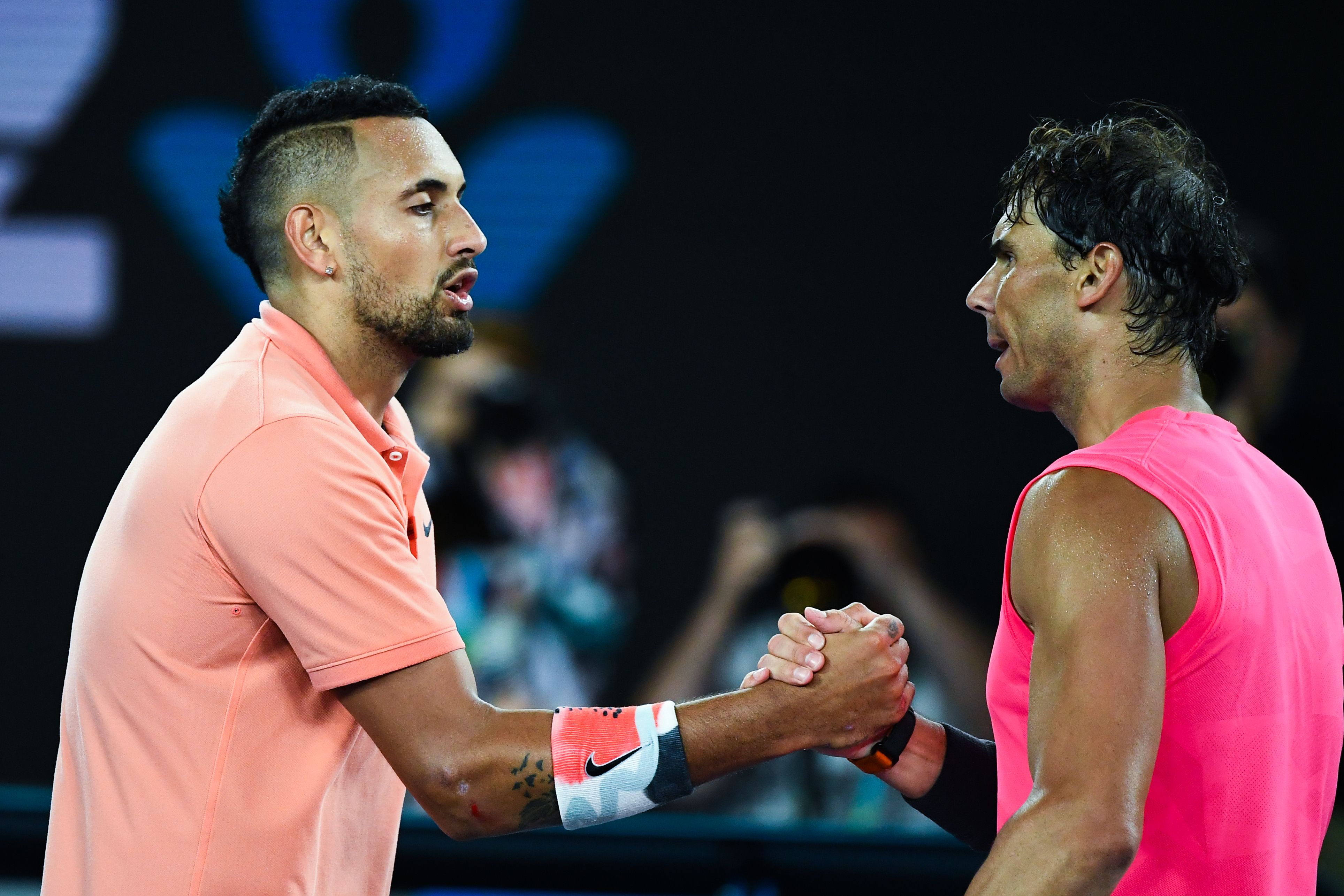 Nick Kyrgios (kiri) bersama Rafael Nadal usai pertandingan Australia Terbuka, 27 Januari 2020. 
