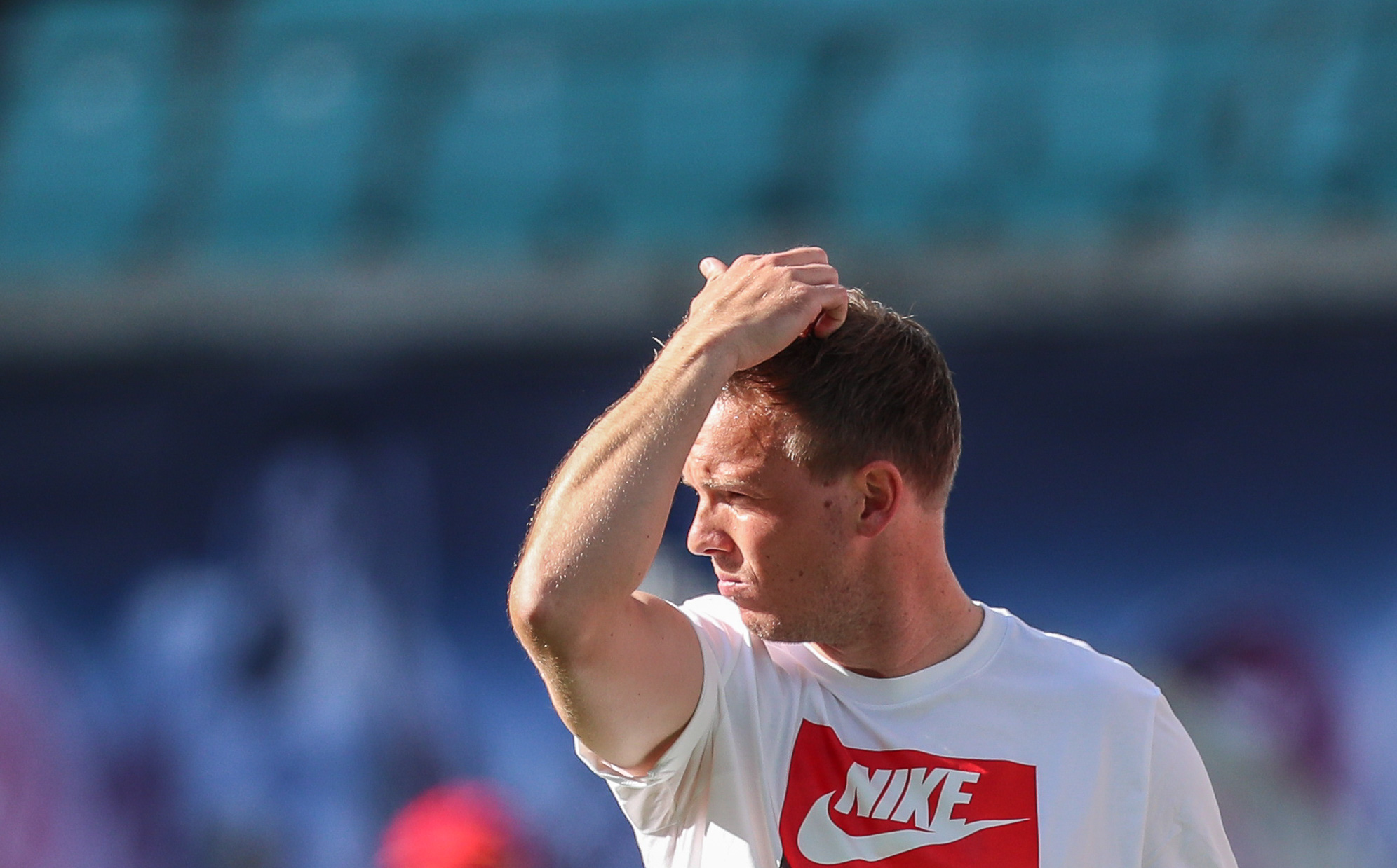 Julian Nagelsmann menyaksikan pertandingan antara RB Leipzig lawan SC Freiburg pada 16 Mei 2020