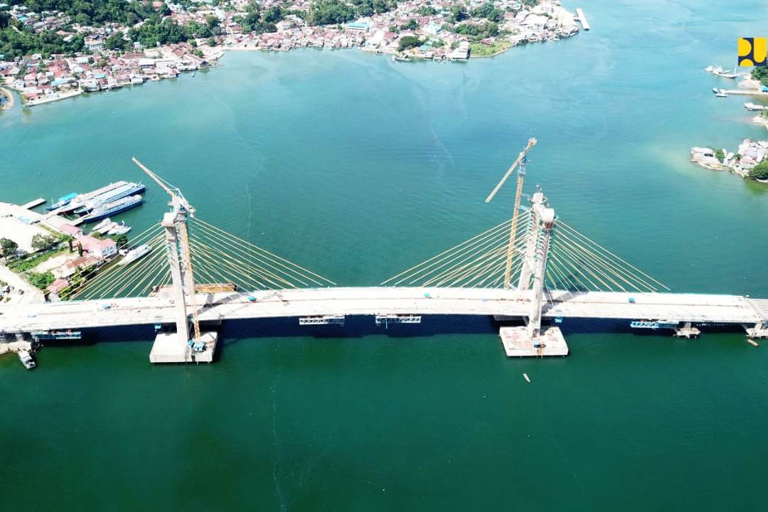 Jembatan Teluk Kendari.