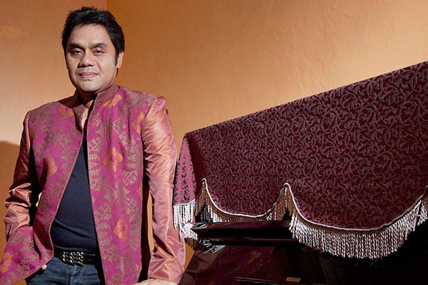 Musikus Dwiki Dharmawan gelar konser amal secara daring bersama Dompet Dhuafa.