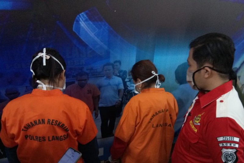 Kedua tersangka mucikari yang berstatus ibu rumah tangga merupakan bagian dari jaringan prostitusi online di Mapolres Langsa, Aceh.