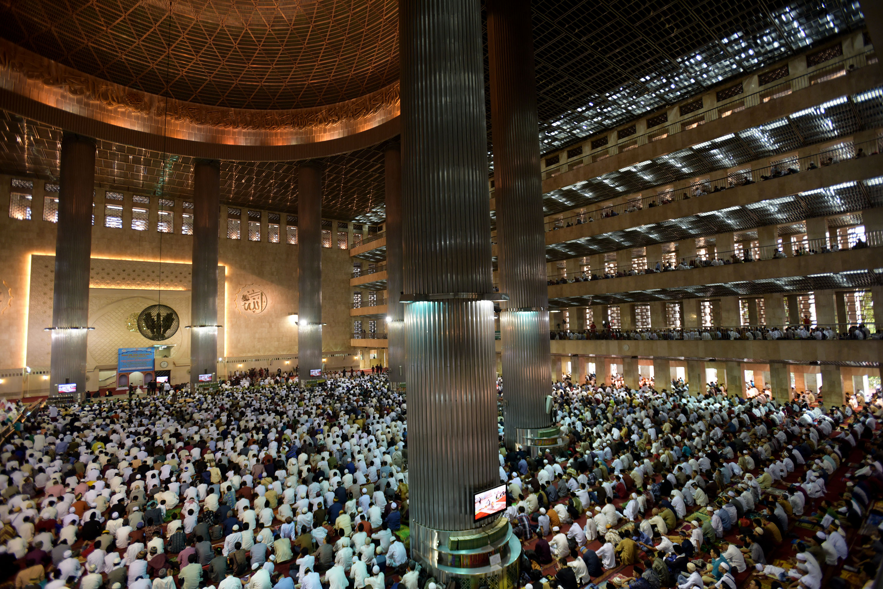Ilustrasi salat Idul Fitri di Masjid Istiqlal, Jakarta.