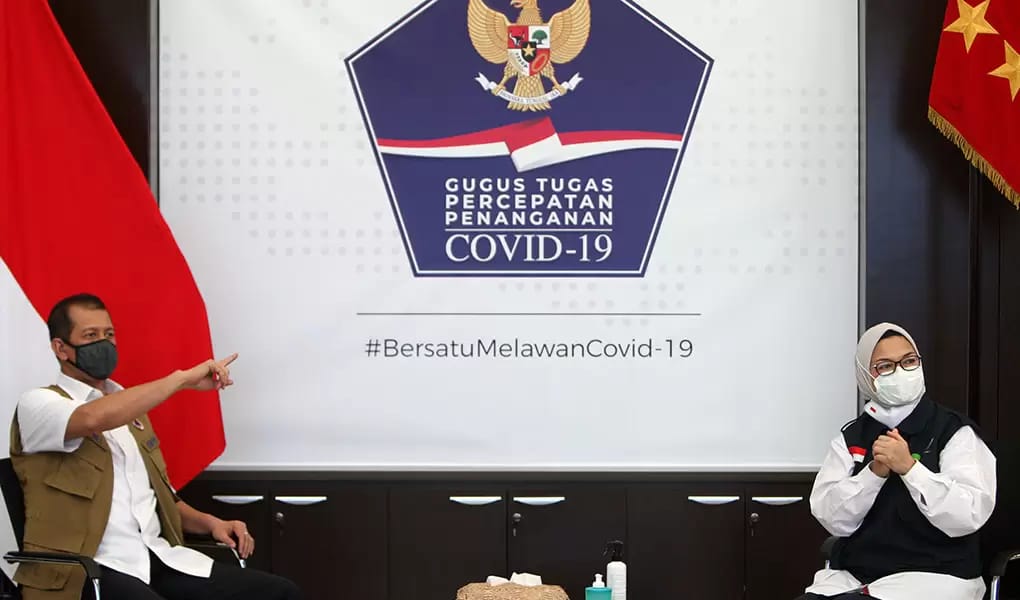 Kepala Badan POM RI, Penny K Lukito (kanan) menemui Ketua Gugus Percepatan Penanganan Covid-19, Doni Monardo, Selasa (19/5). 