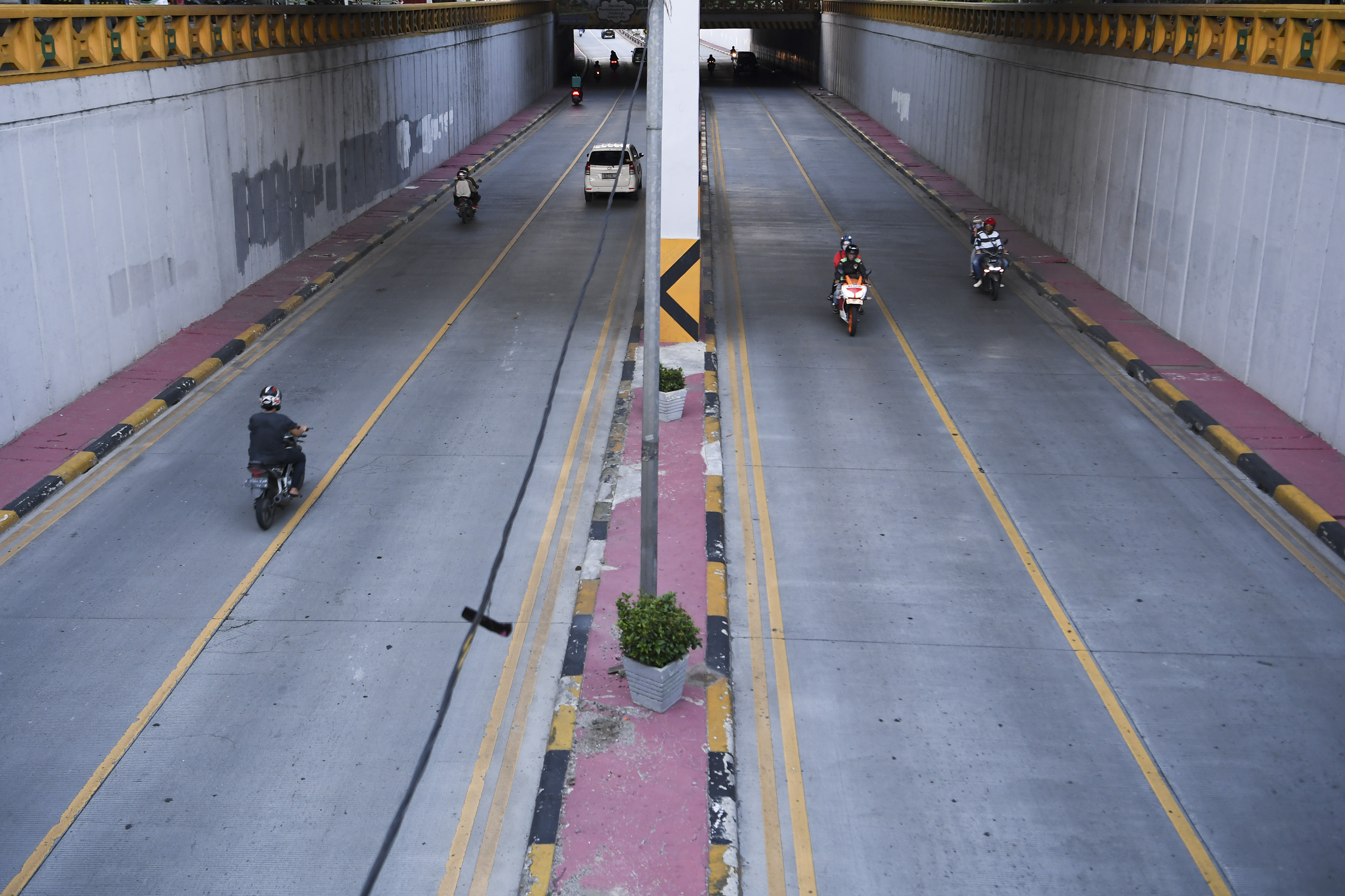 Kawasan tanah abng yang sepi akibat penerapan PSBB untuk tanggulangi wabah covid-19 di Jakarta