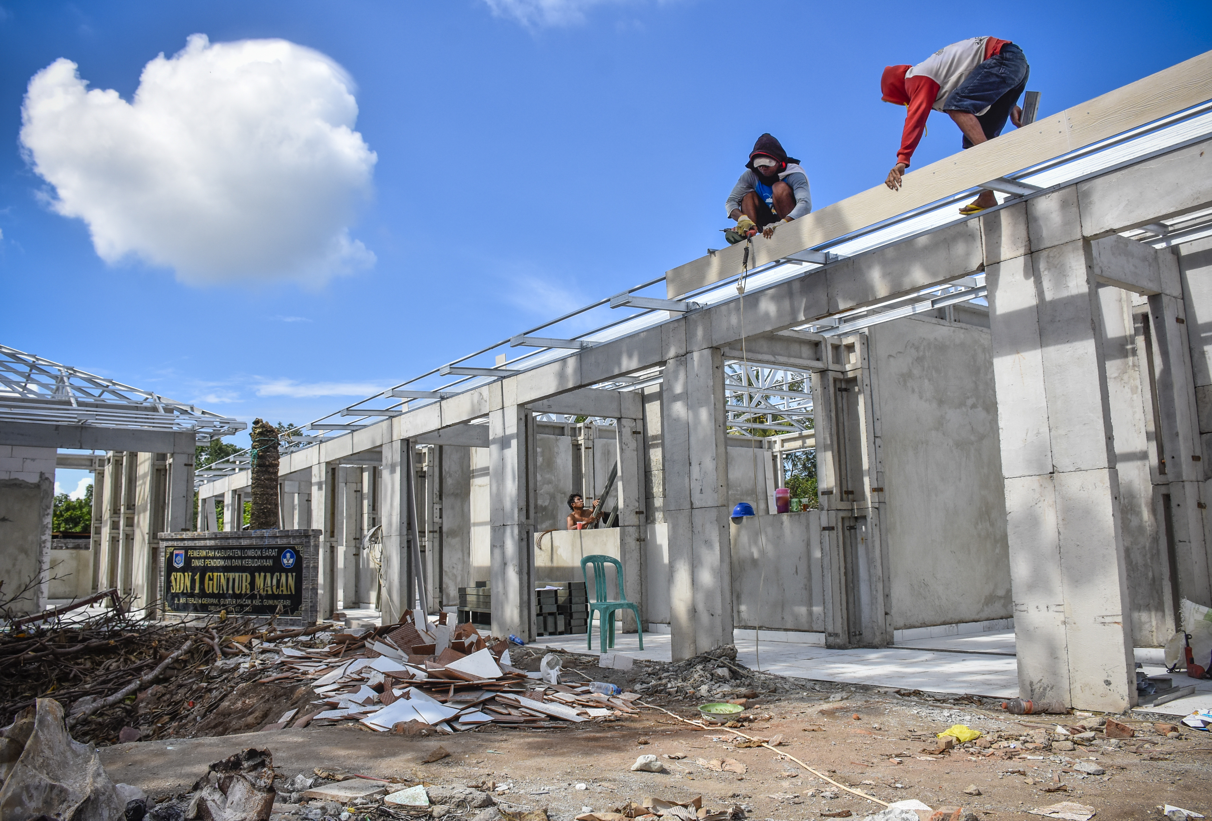 Ilustrasi rehabilitasi gedung sekolah 