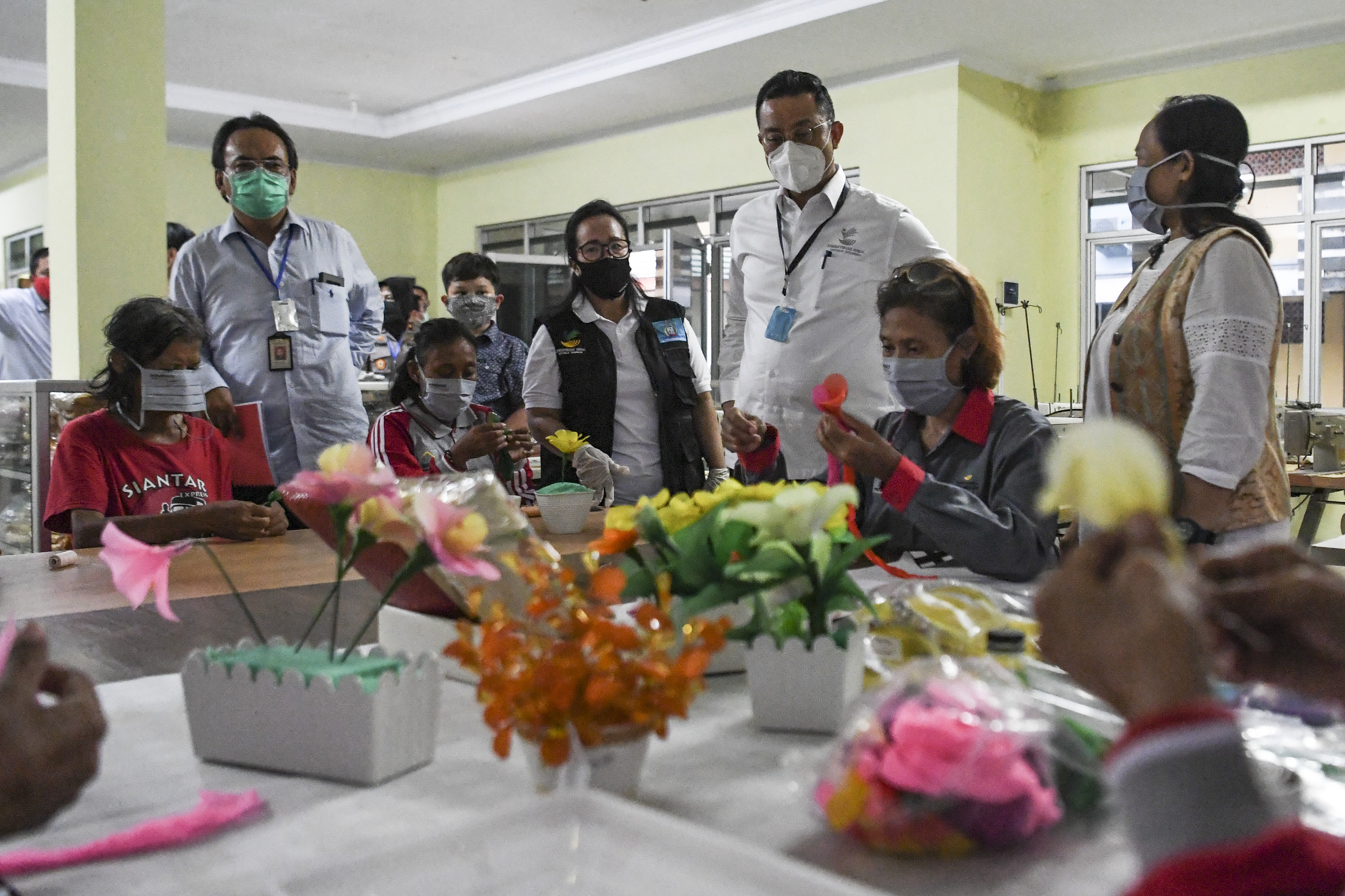 MENSOS KUNJUNGI PENAMPUNGAN SEMENTARA BALAI MULYA JAYA