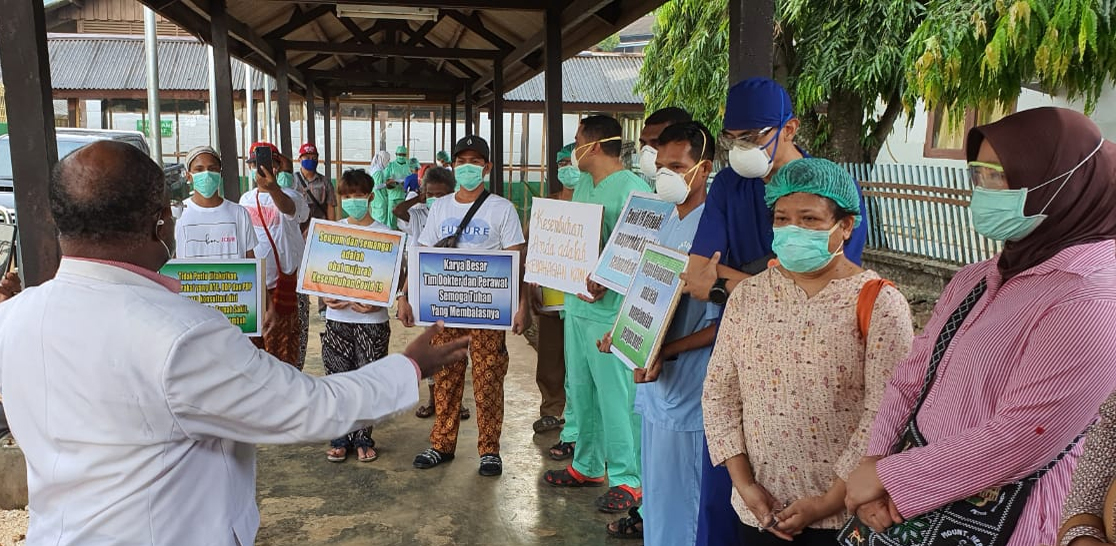 Ilustrasi - Pelepasan pasien positif covid-19 yang sembuh di RSUD Jayapura