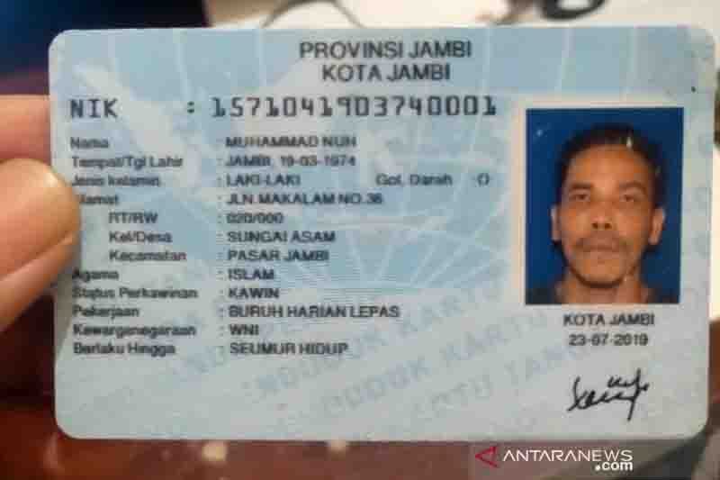 Warga Jambi yang sempat memenangi lelang sepeda motor listrik bertanda tangan Presiden Jokowi.