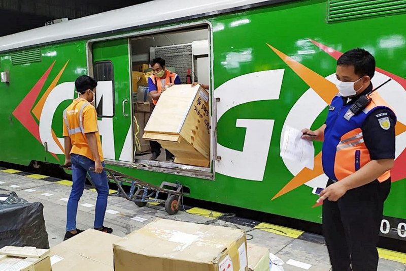 PT Kereta Api Indonesia menyiapkan angkutan barang jelang Idul Fitri.