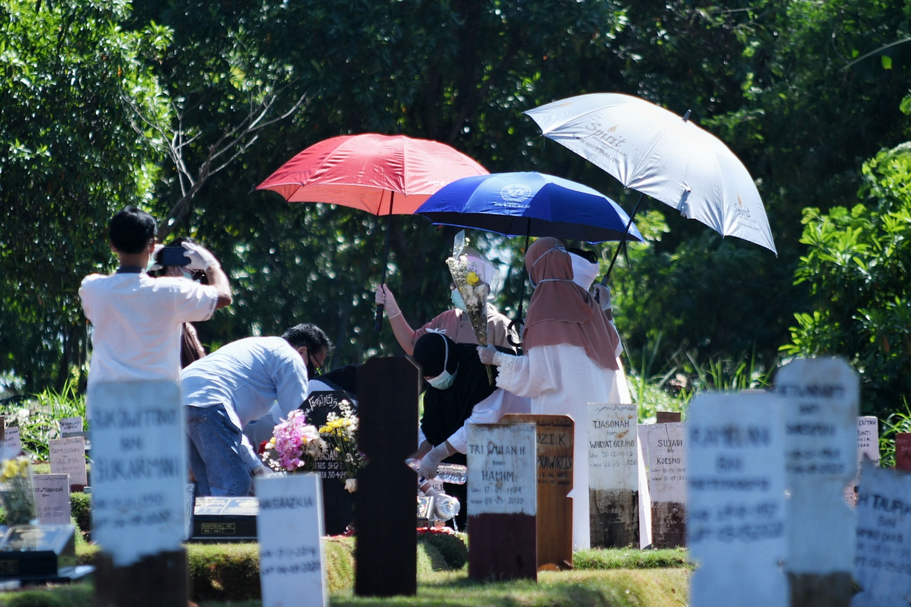 Sudah Dilarang, Warga Masih Berziarah Saat Lebaran