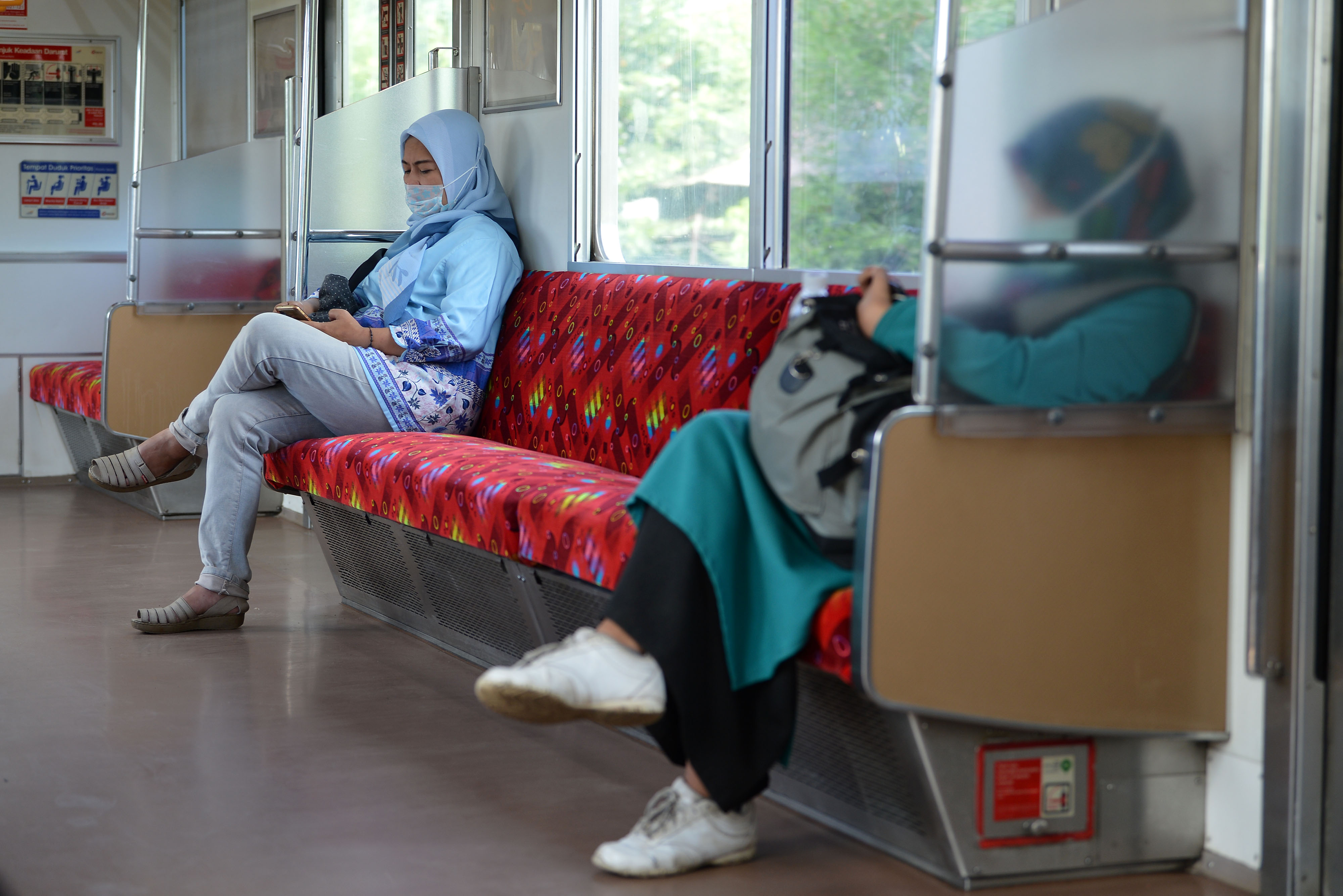 PSBB Jakarta, Jumlah Penumpang Transportasi Publik Terus Turun