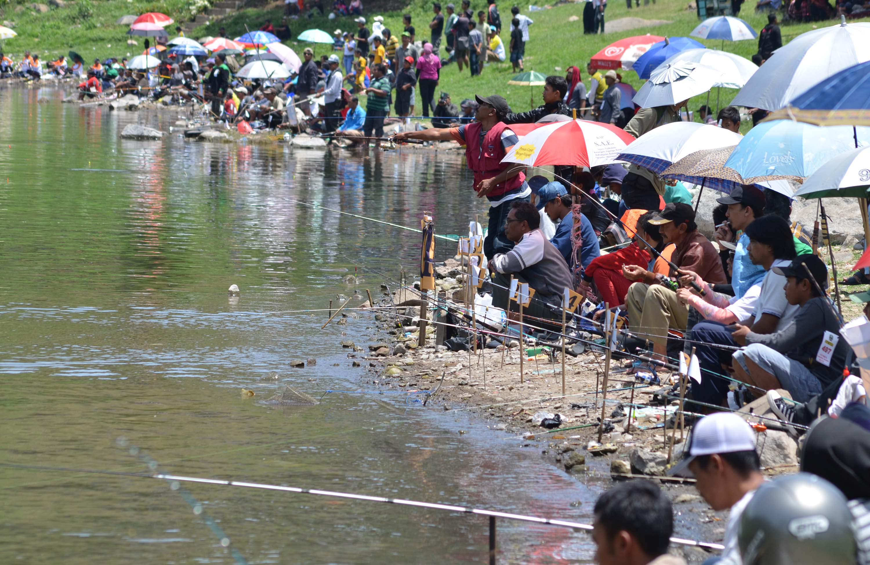 Ilustrasi warga memancing 