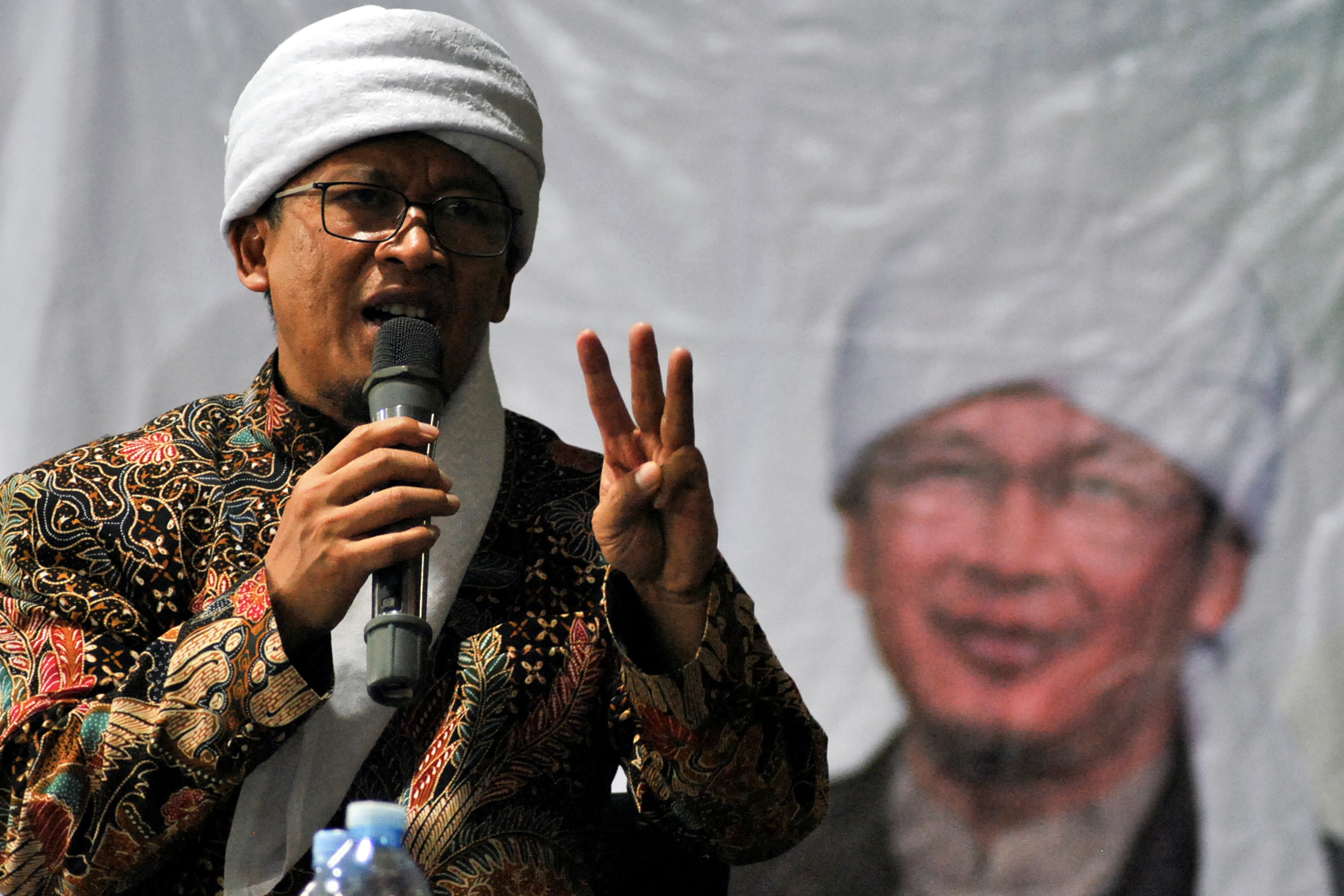 Pendakwah sekaligus Pembina Yayasan Daarut Tauhiid Abdullah Gymnastiar t