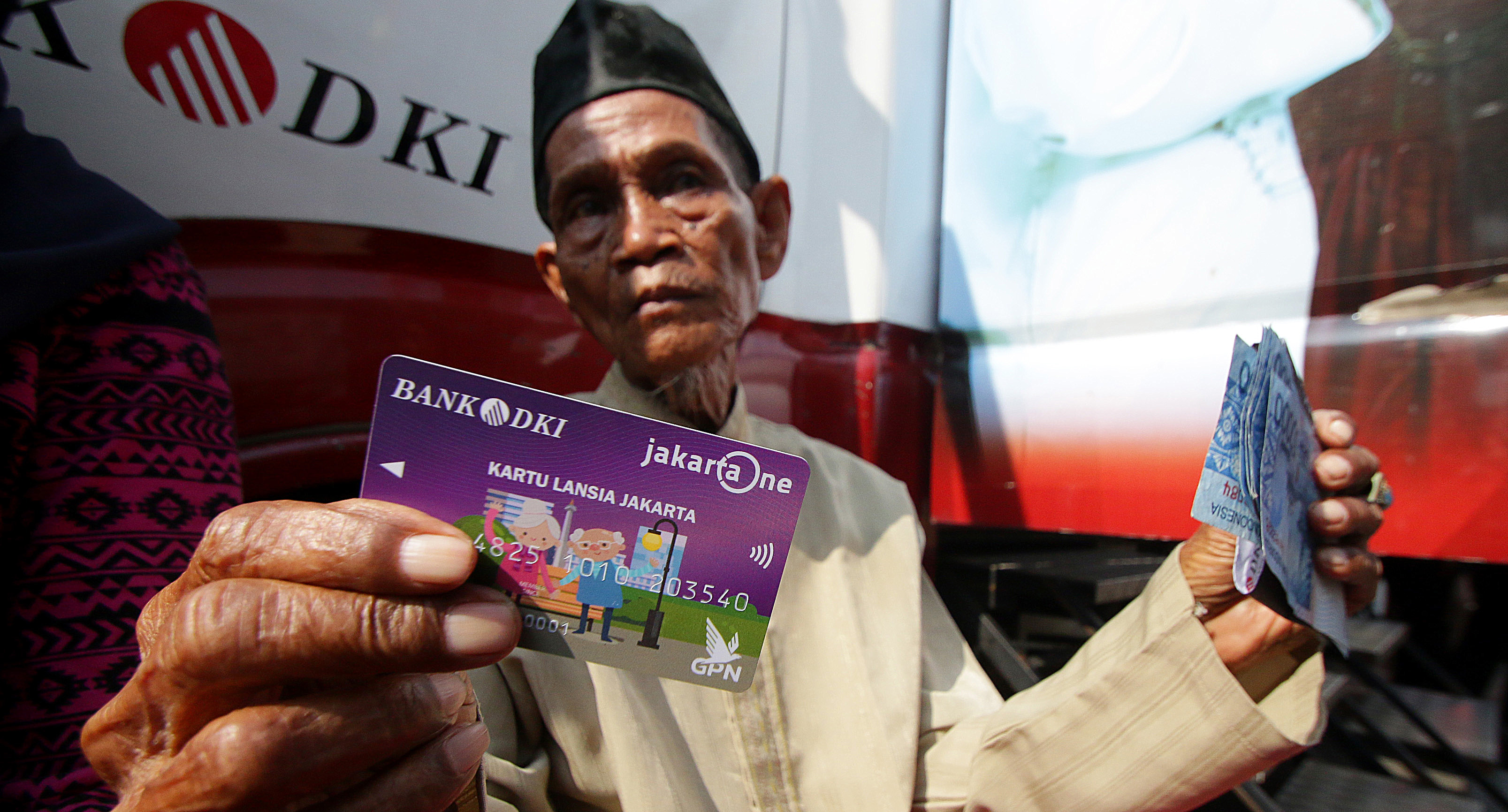 Pemegang kartu Lansia di Jakarta