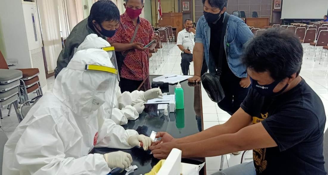Puluhan jurnalis Sidoarjo jalani rapid test Covid-19.