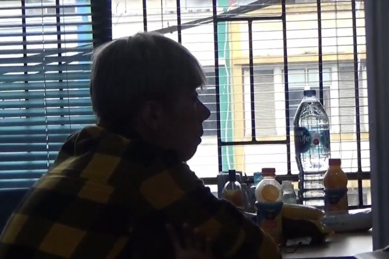 Tangkapan layar video Roy Kiyoshi menjalani pemeriksaan di ruang penyidik Satnarkoba Polres Metro Jakarta Selatan.