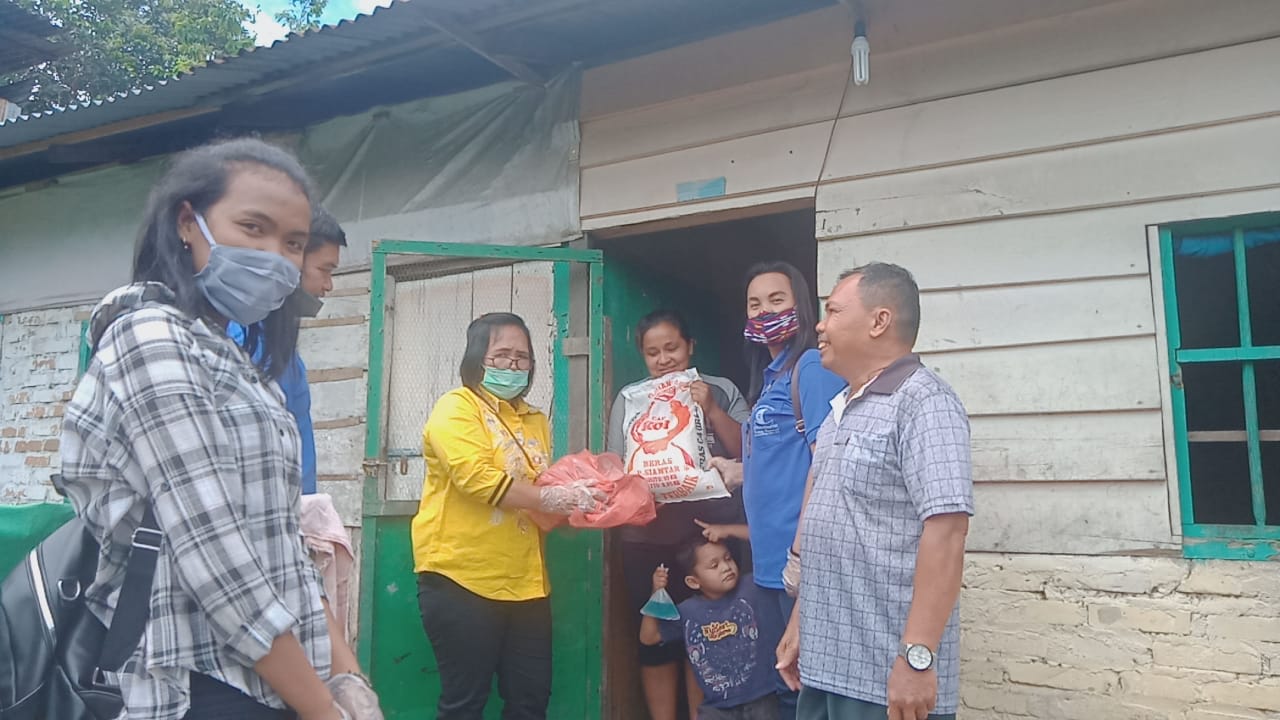 Forum Senior GMKI Siantar-Simalungun  Salurkan Bansos