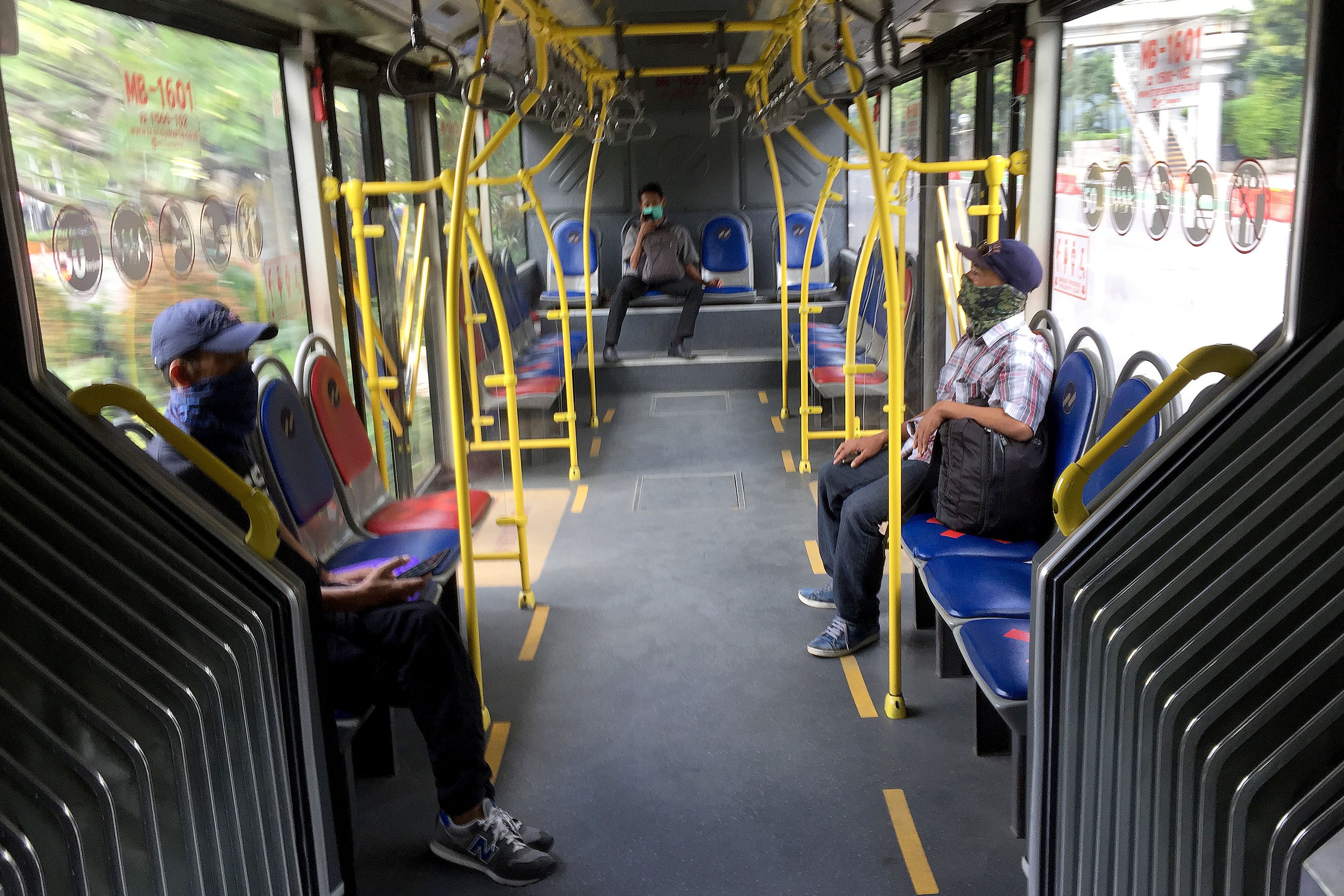 Suasana lengang di armada bus TransJakarta